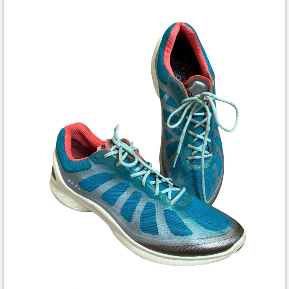 Ecco Womens Biom Fjuel Racer Sneaker size 39